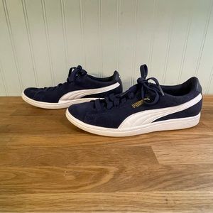 Puma Women’s Suede Sneakers (8.5)